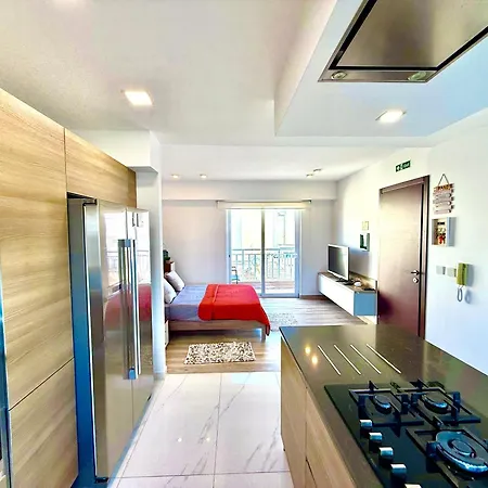 B & M Penthouse * San Pawl il-Baħar