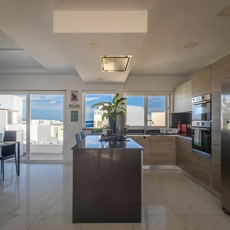 B & M Penthouse St Paul's Bay