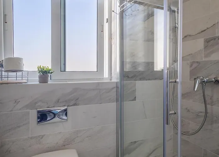 B & M Penthouse * St. Paul's Bay