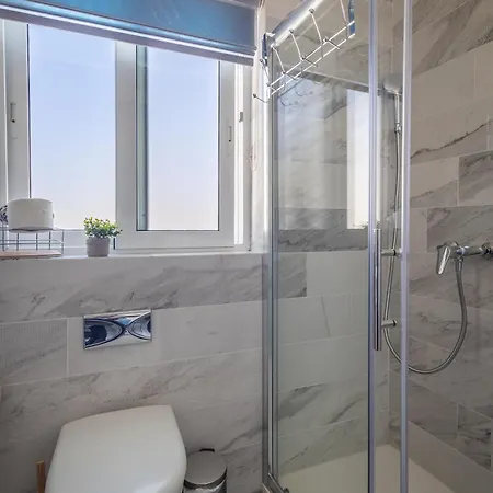 B & M Penthouse * St. Paul's Bay