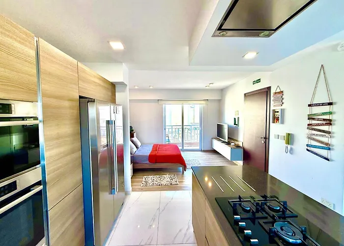 B & M Penthouse * St. Paul's Bay