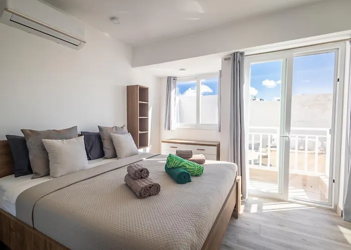 B & M Penthouse Apartment St. Paul's Bay